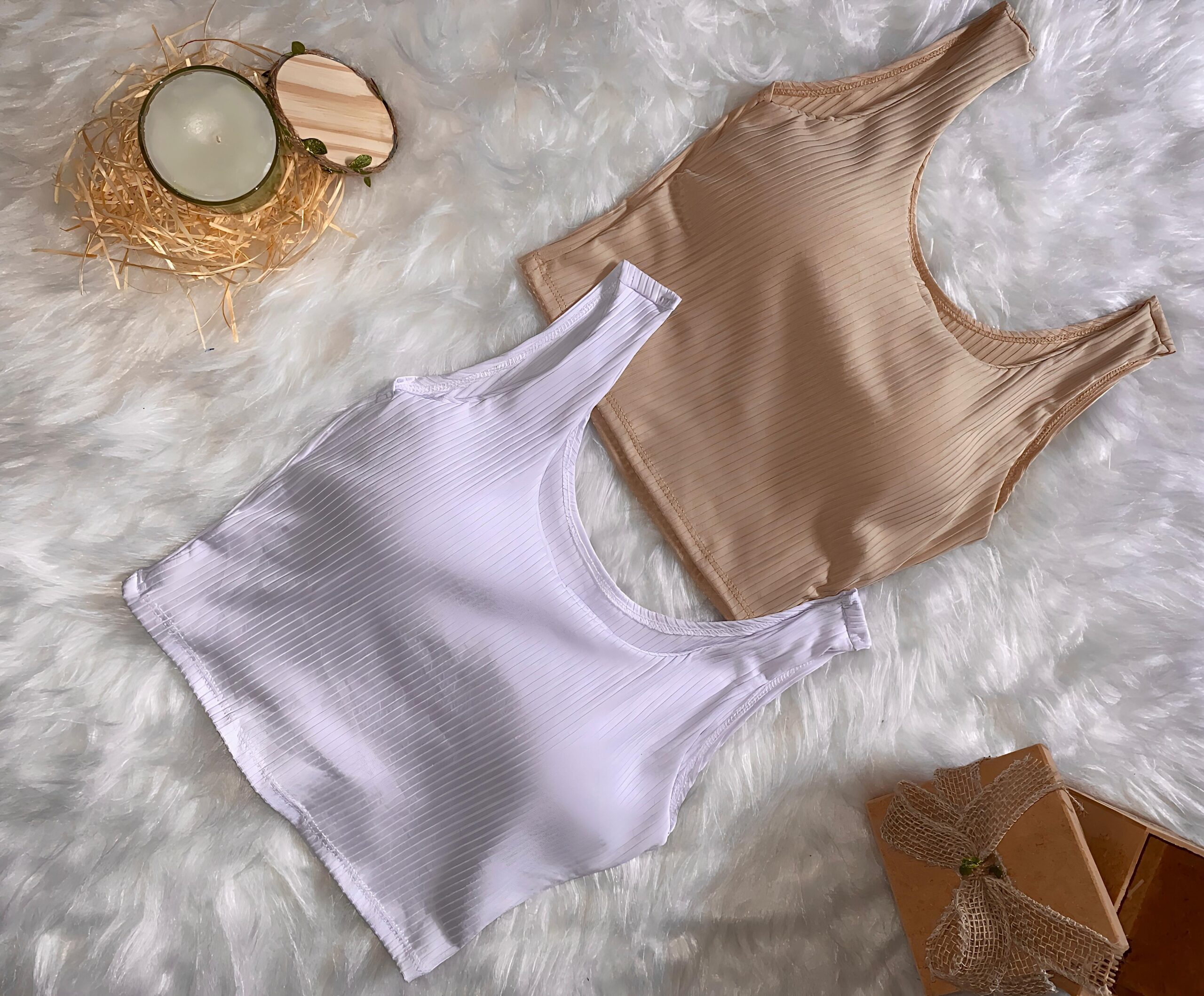 Kit 2 Cropped com Bojo – Branco e Caramelo